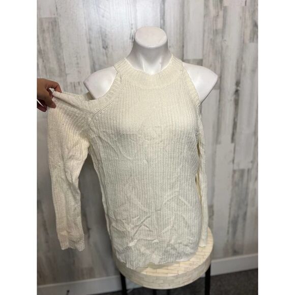 White off the shoulders sweater - Picture 2 of 6